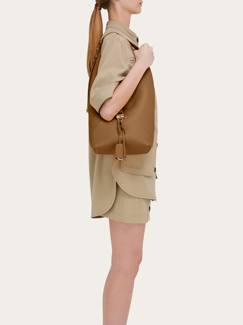 FERRAGAMO V-shaped hobo bag (M) outlook
