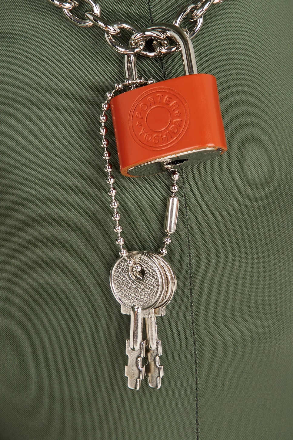 Grizzly Bear With Original Padlock - 2