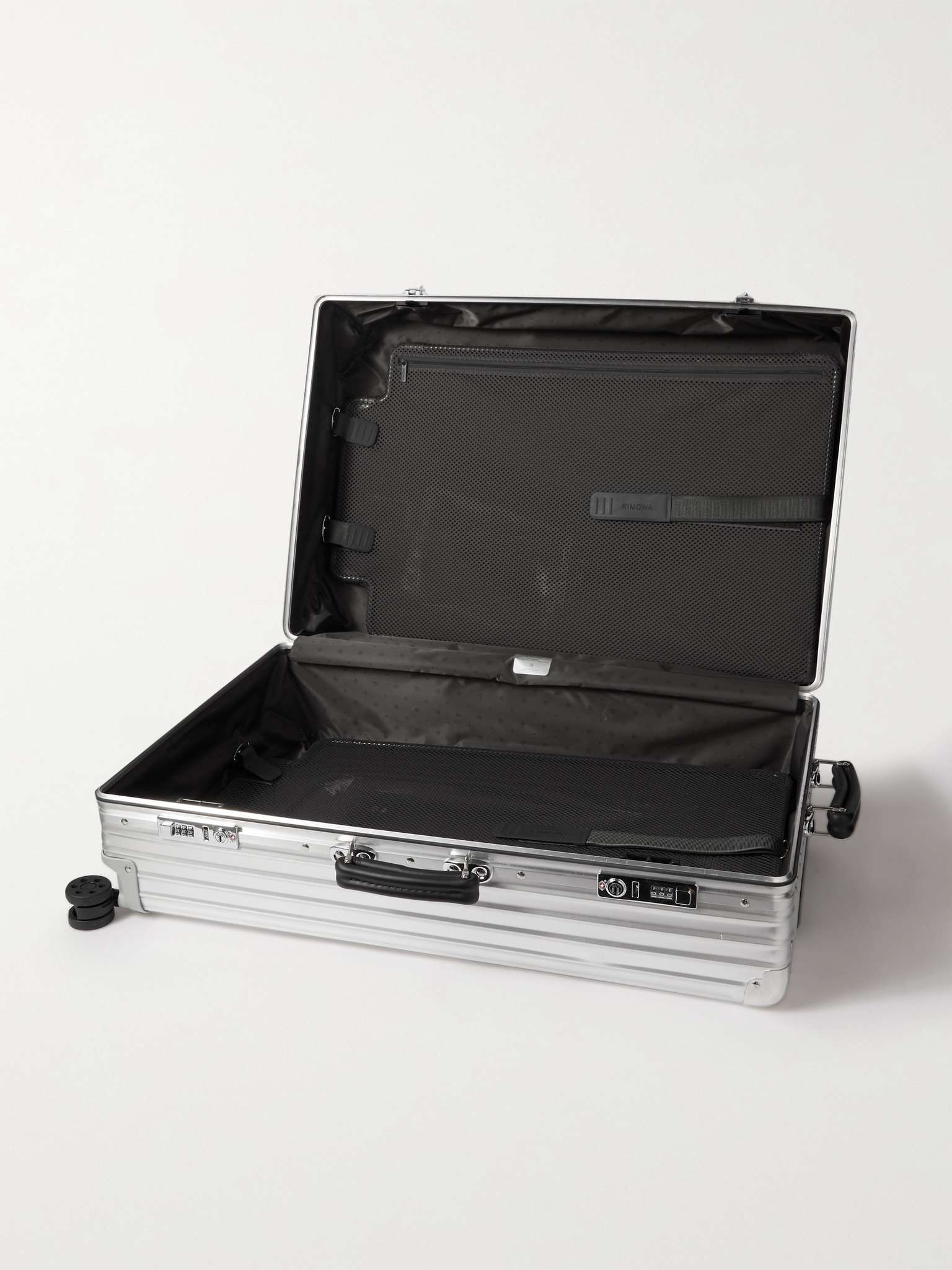 Classic Large 79cm Aluminium Check-In Suitcase - 3