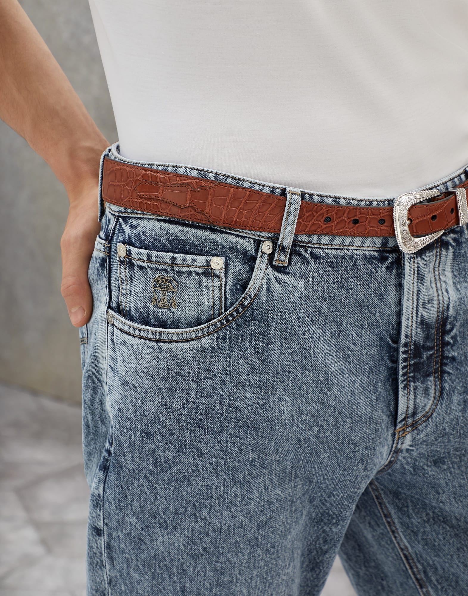 Aged denim traditional fit five-pocket trousers - 3