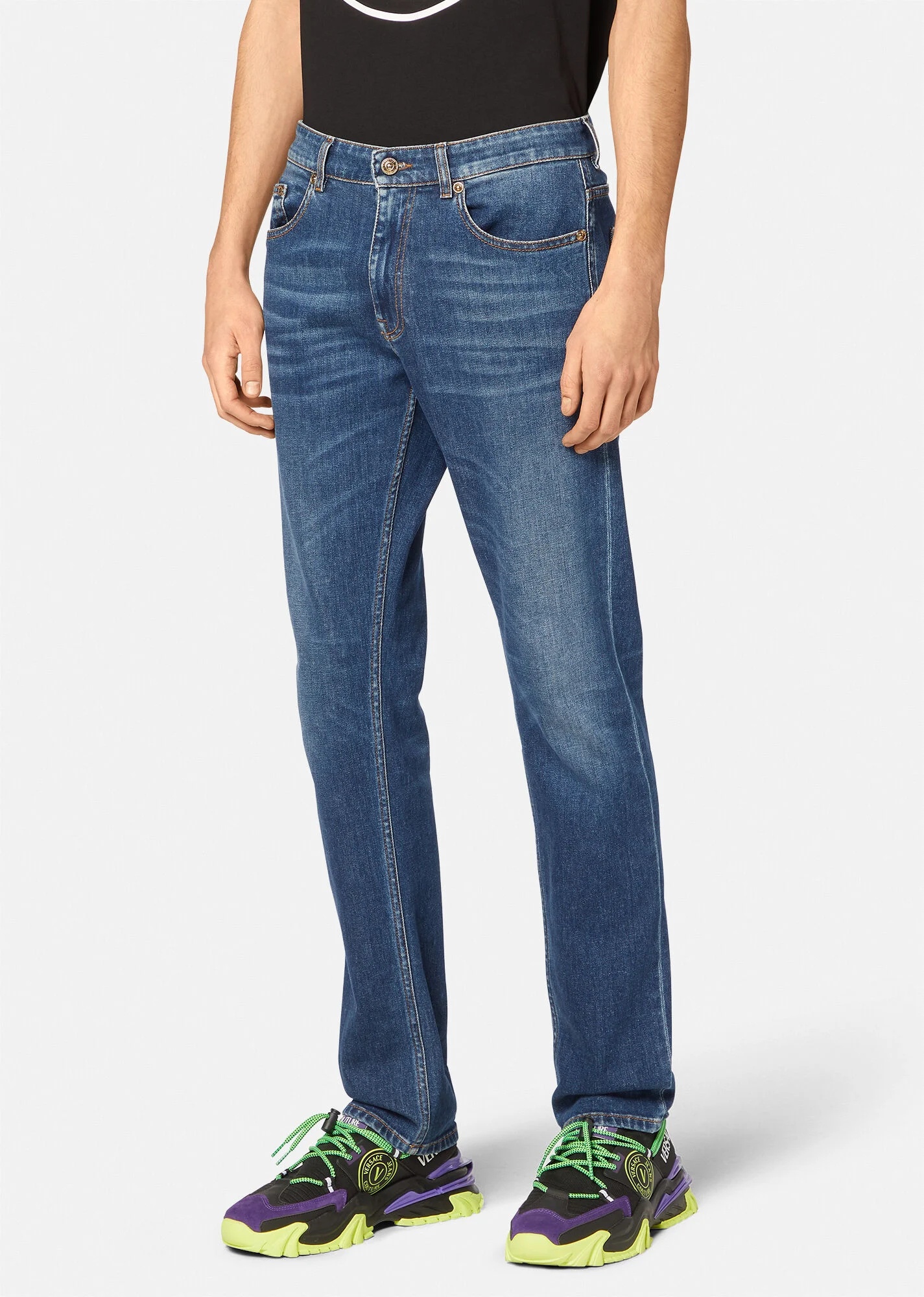 V-Emblem Jeans - 3