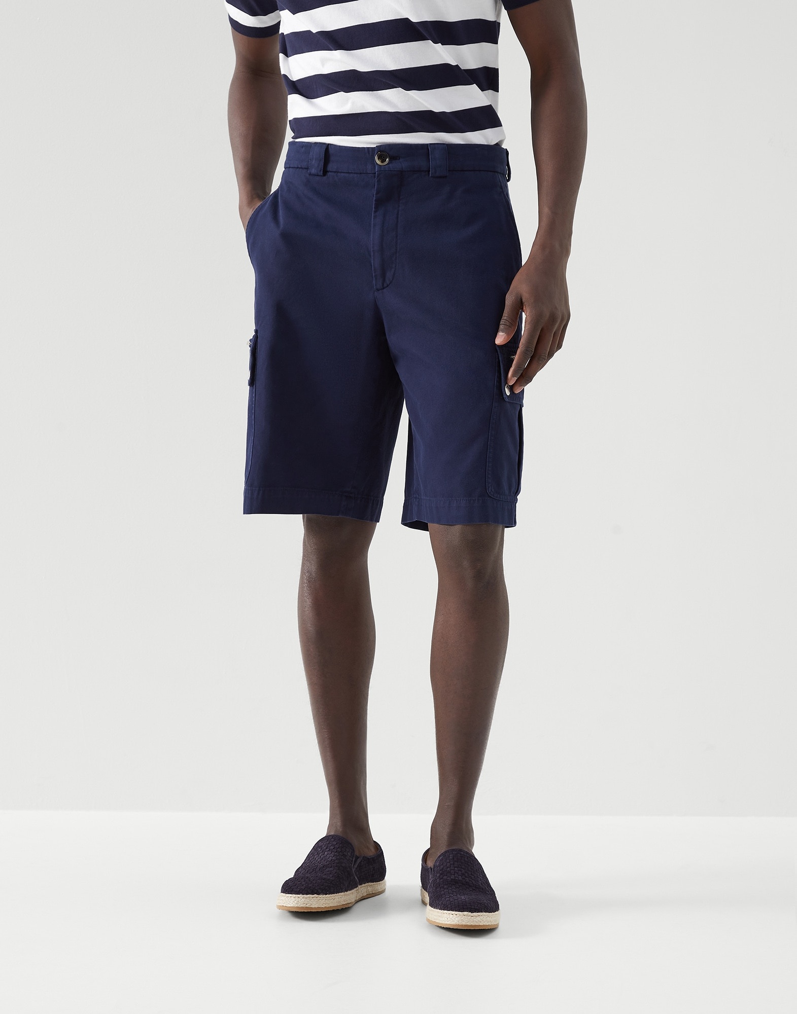 Garment-dyed leisure fit Bermuda shorts in twisted cotton gabardine with cargo pockets - 1