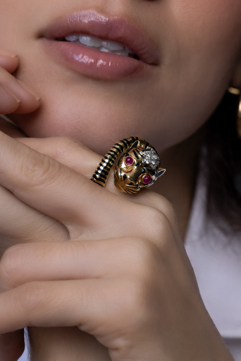 DAVID WEBB Ruby Black Wrap Tail Tiger Ring outlook