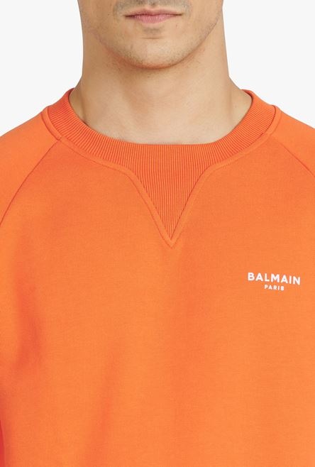 Bright orange eco-designed cotton sweatshirt with small flocked white Balmain Paris logo - 6