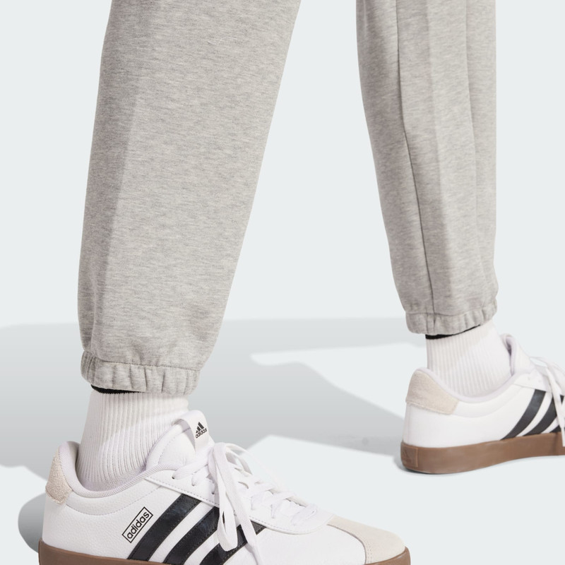 Future Icons Small Logo Pants 5