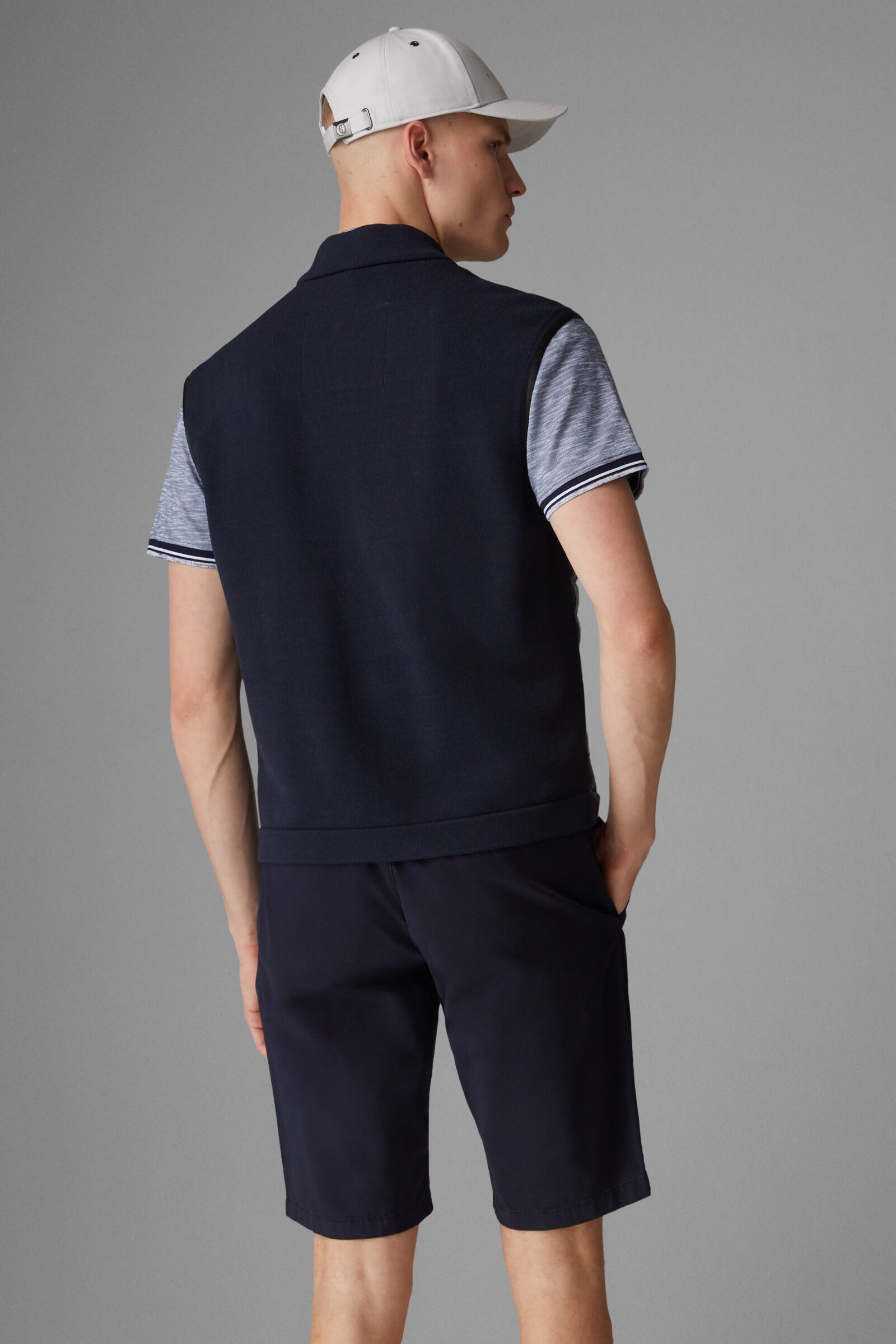 Lucio Hybrid knitted vest in Dark blue - 3
