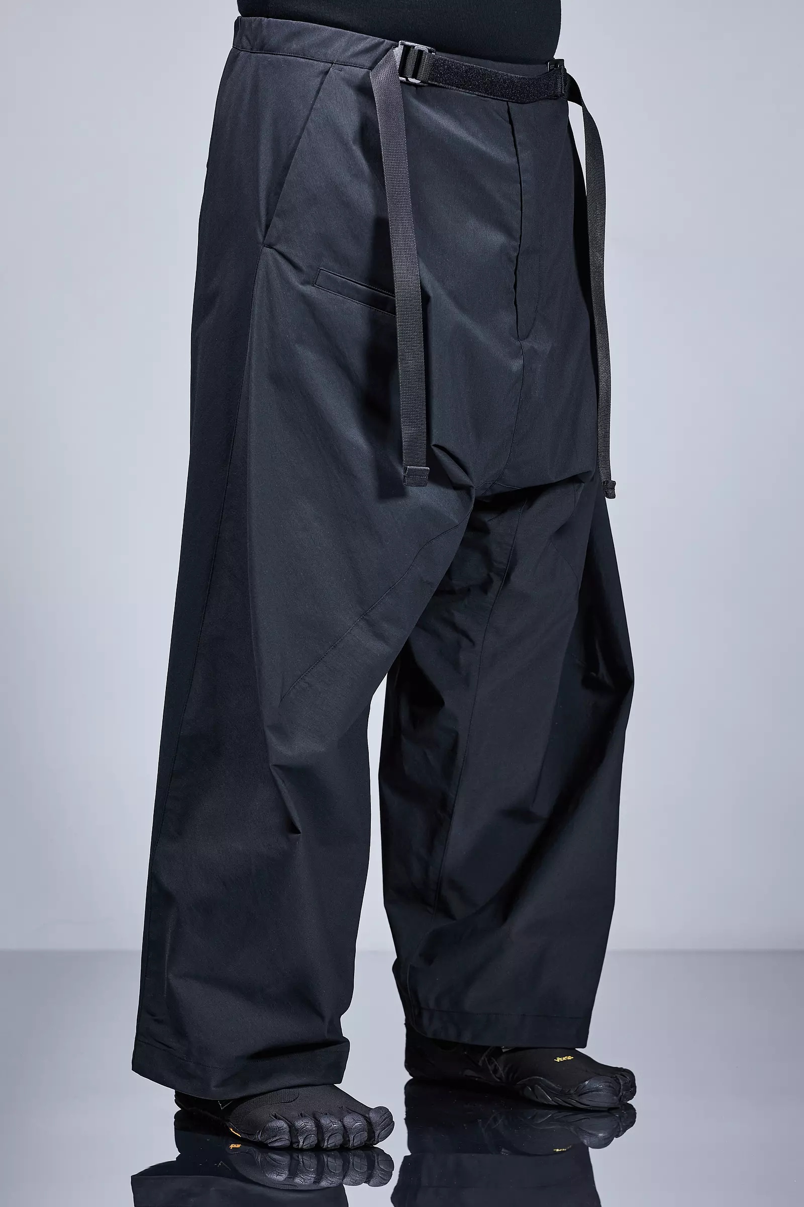 P30BL-E Encapsulated Nylon Ultrawide Drawcord Trouser Black - 3