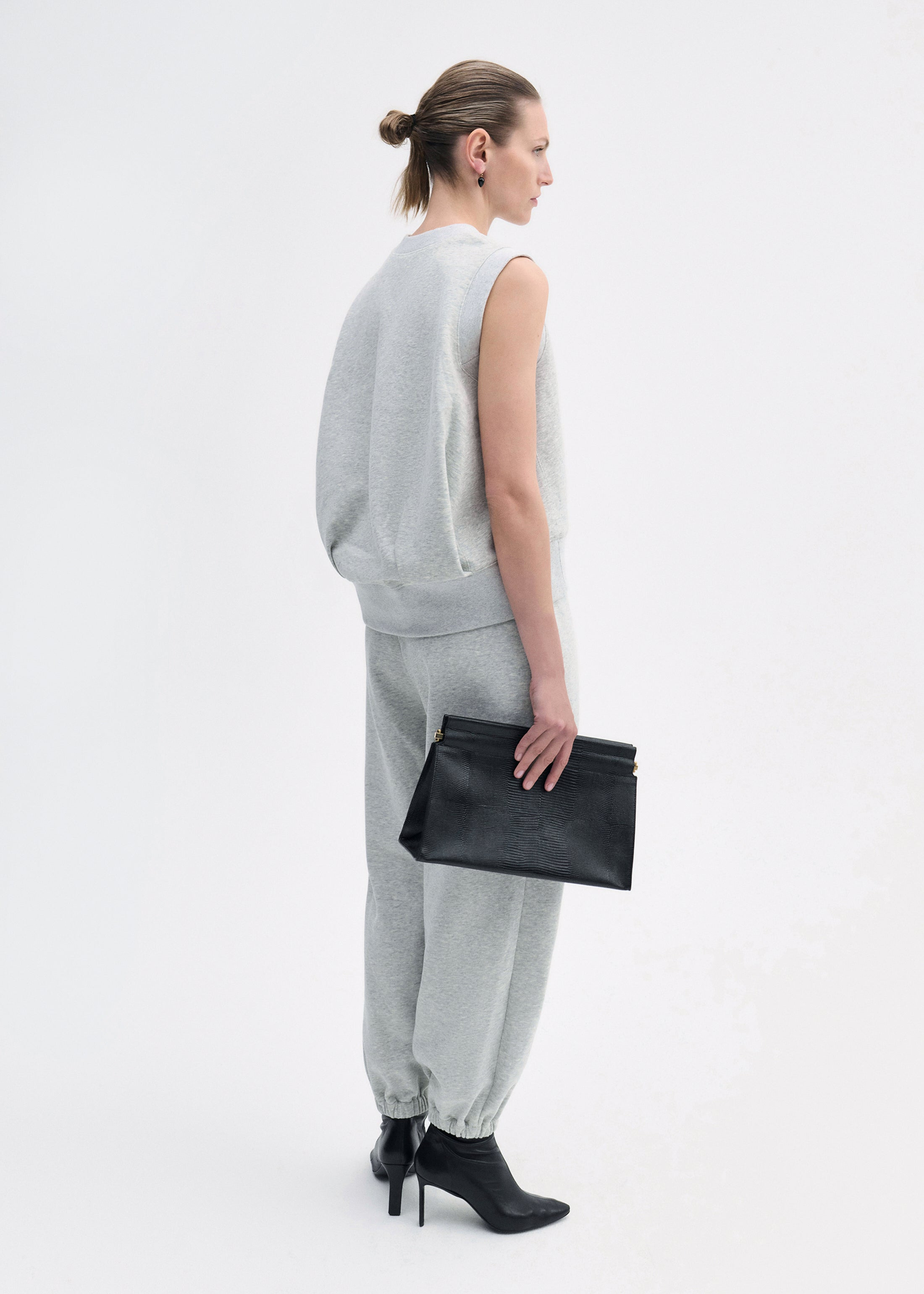 Sleeveless Sweatshirt in Scuba - 5
