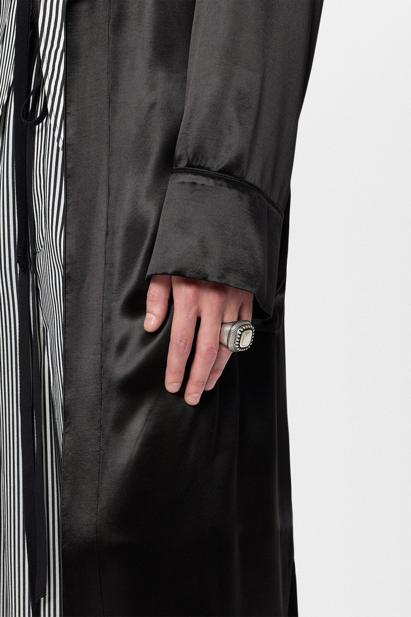 Char Wide Ring with Spheres 4