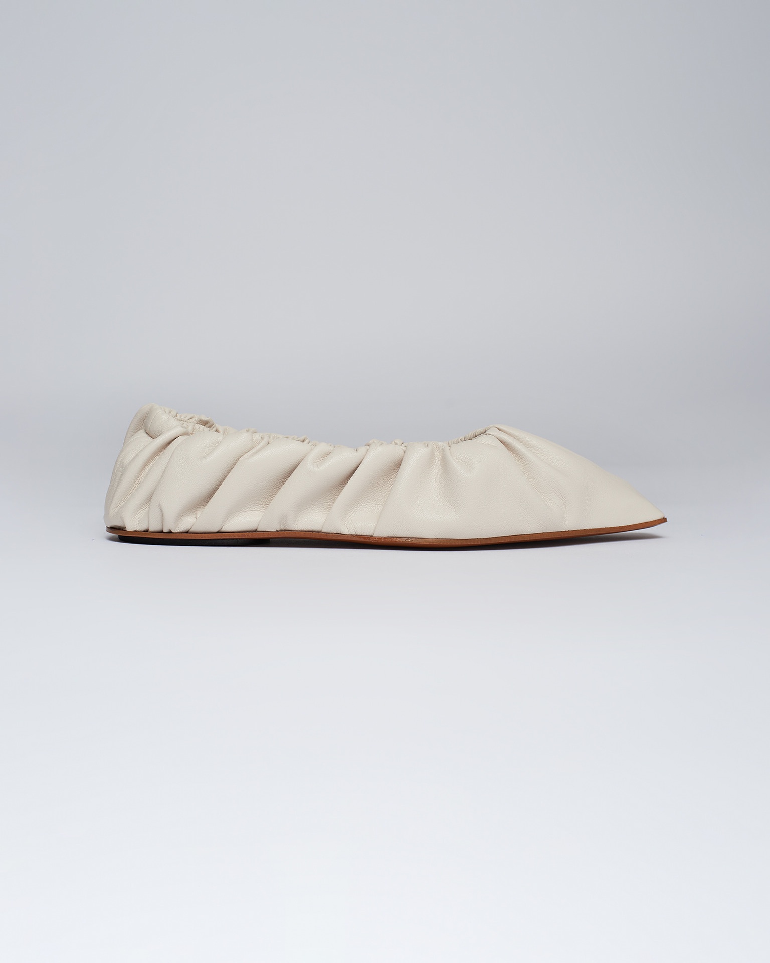 MATANGI - Ruched vegan leather flats - Off white - 1