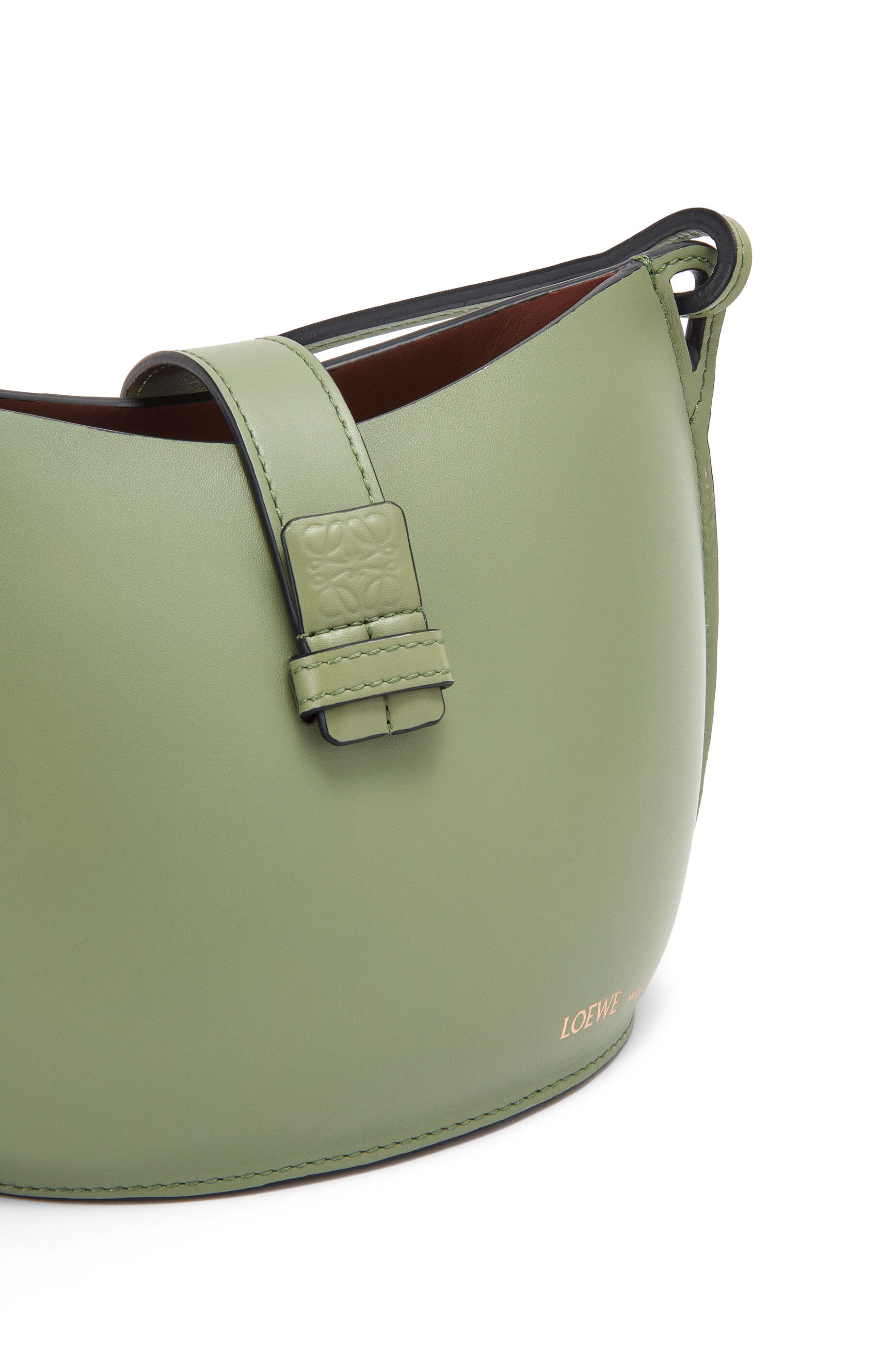 Moulded Bucket bag in calfskin - 7