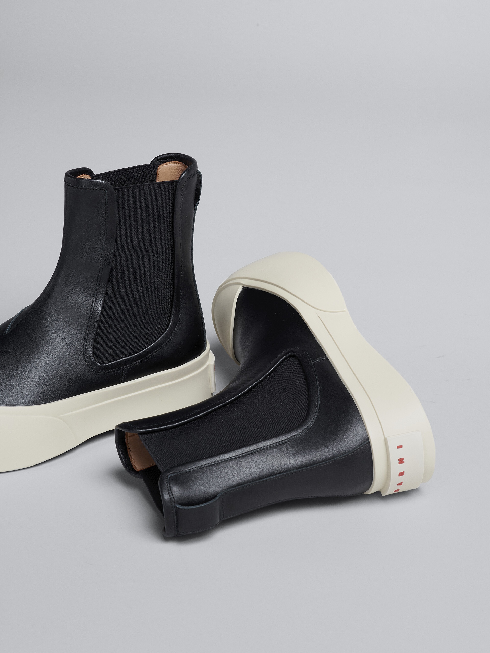 BLACK LEATHER PABLO CHELSEA BOOT - 4