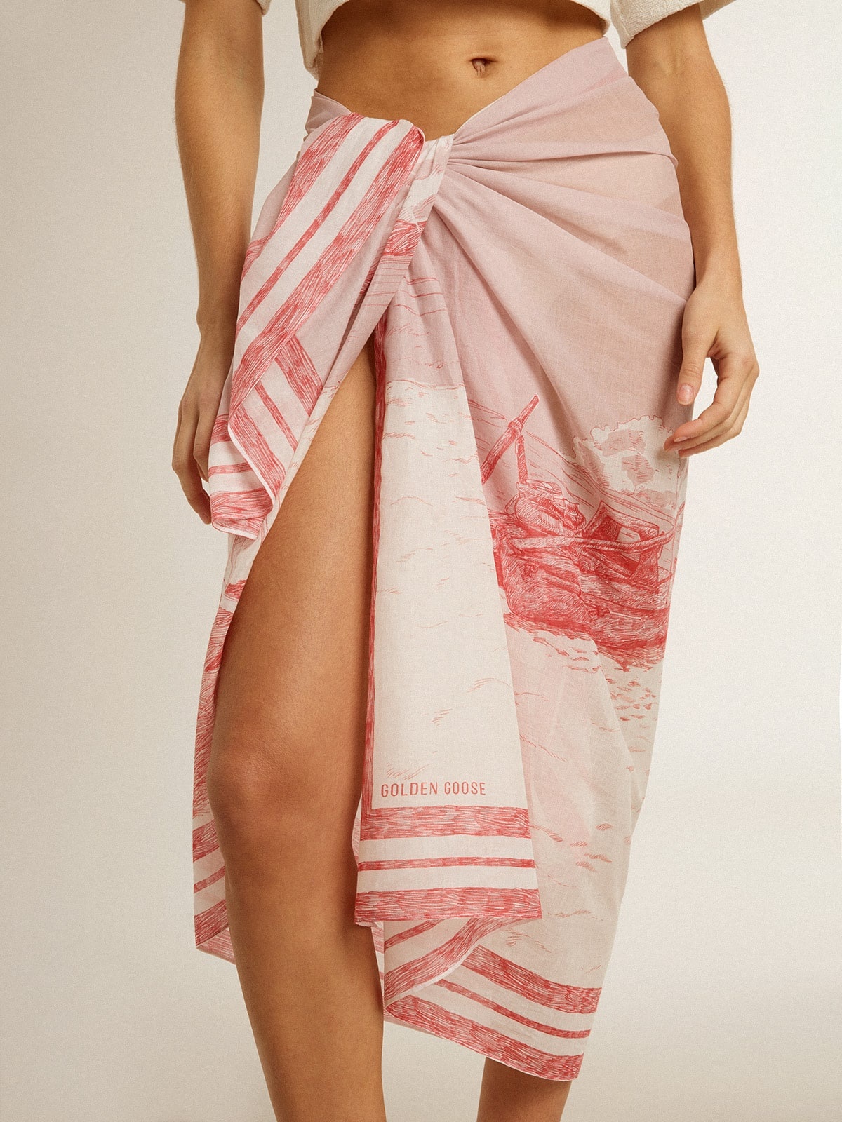 Sarong in cotton voile with all-over cream and red print - 5