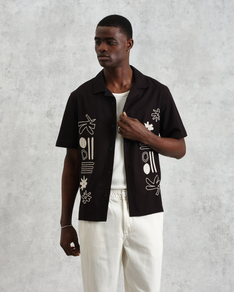 Wax London Didcot - Black And Ecru Abstract Applique Short-Sleeve Shirt outlook