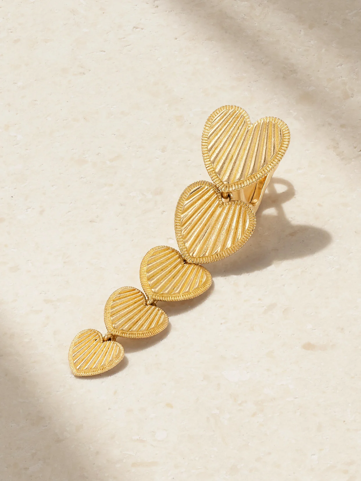 Graduated Heart Token 18-karat Gold Single Earring - 1