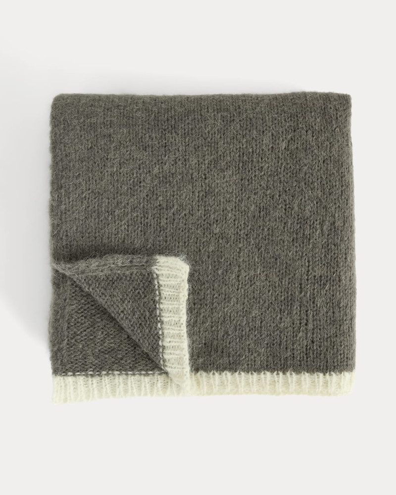 EVERLANE PLUSH ALPACA SCARF outlook