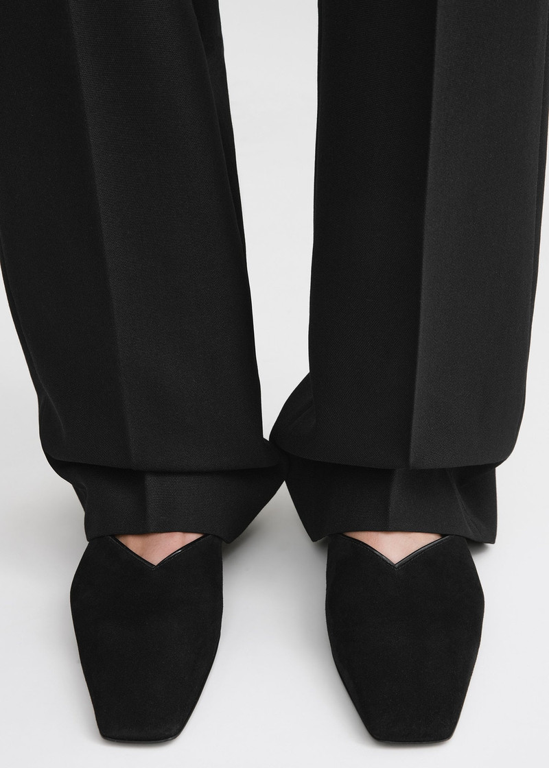 Totême The Everyday Flat black outlook