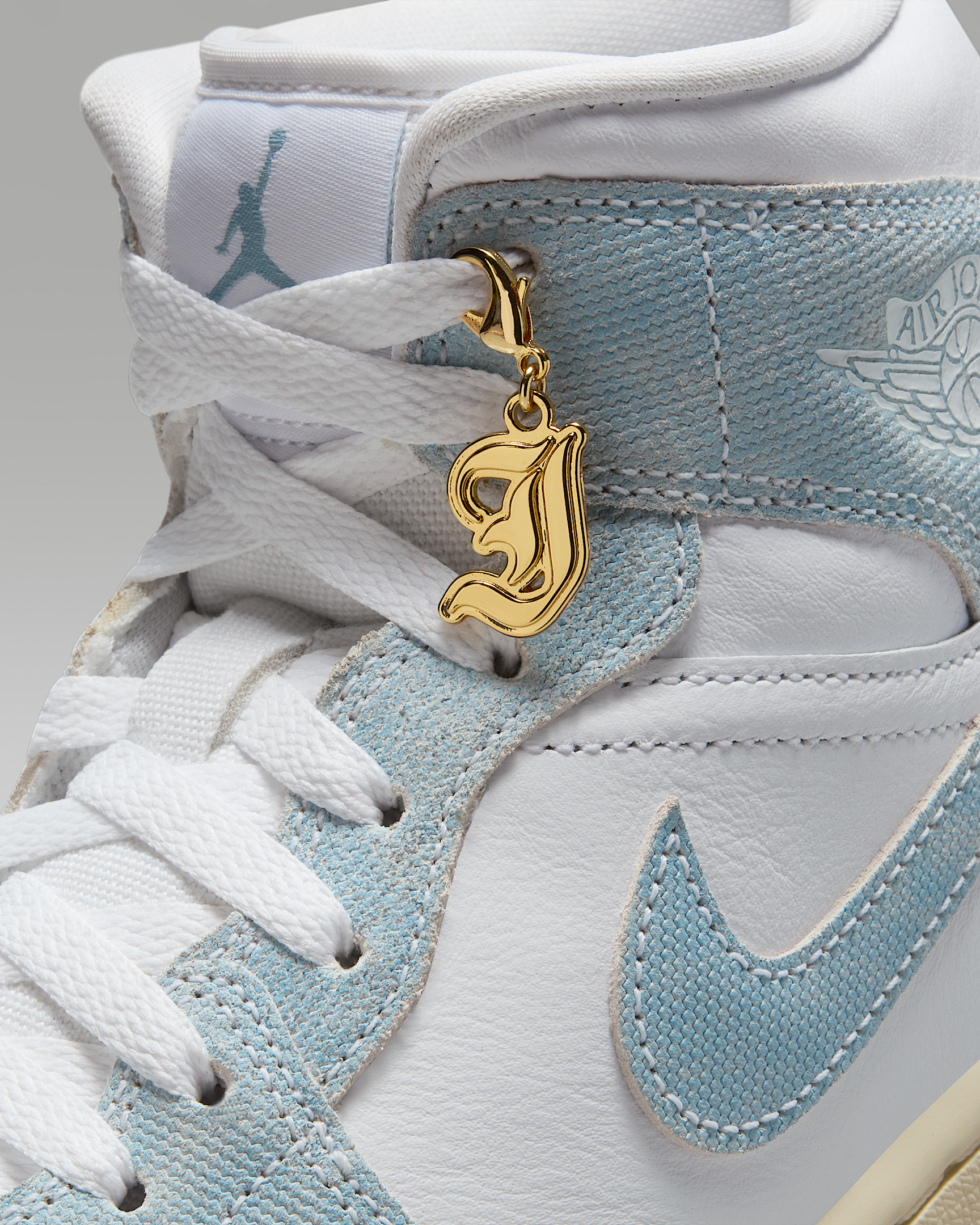 Air Jordan 1 Mid SE Women's Shoes - 9
