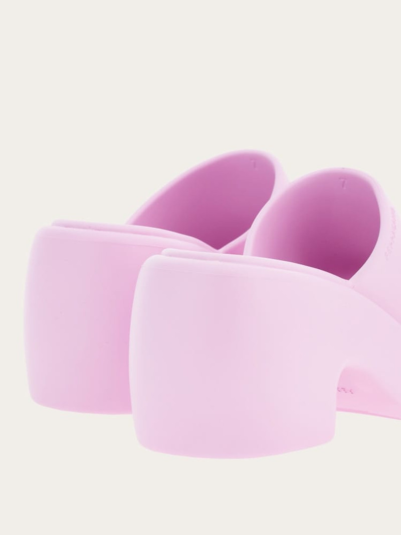 FERRAGAMO CHUNKY SLIDER outlook