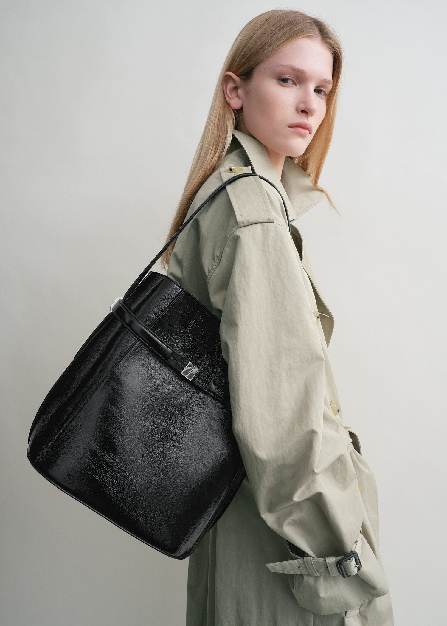Belted Naplack bucket bag black - 3