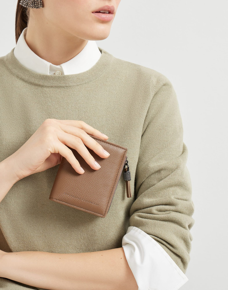 Grained leather small wallet with shiny zipper pull 4