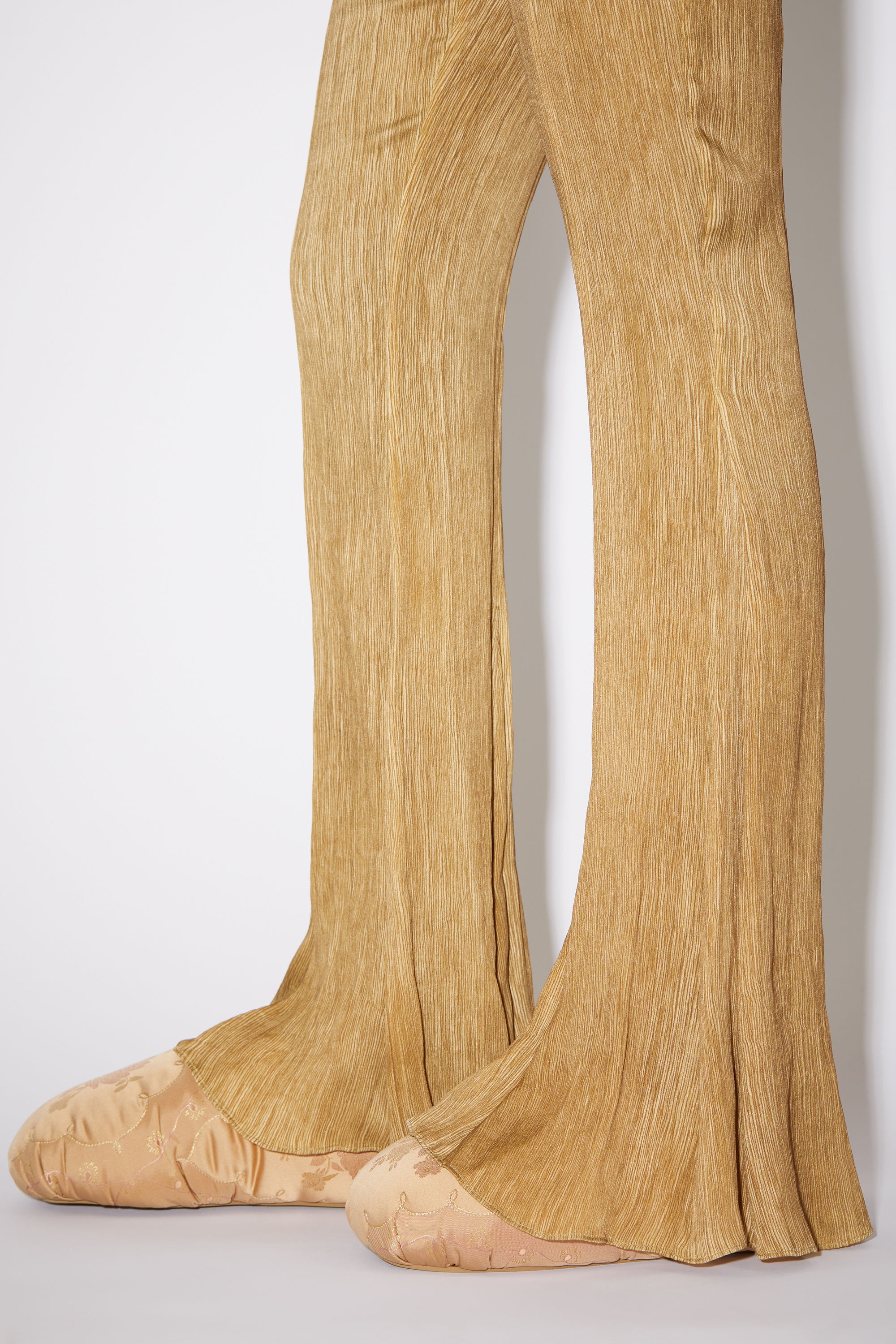 Crinkled silk flared trousers - Caramel brown - 5