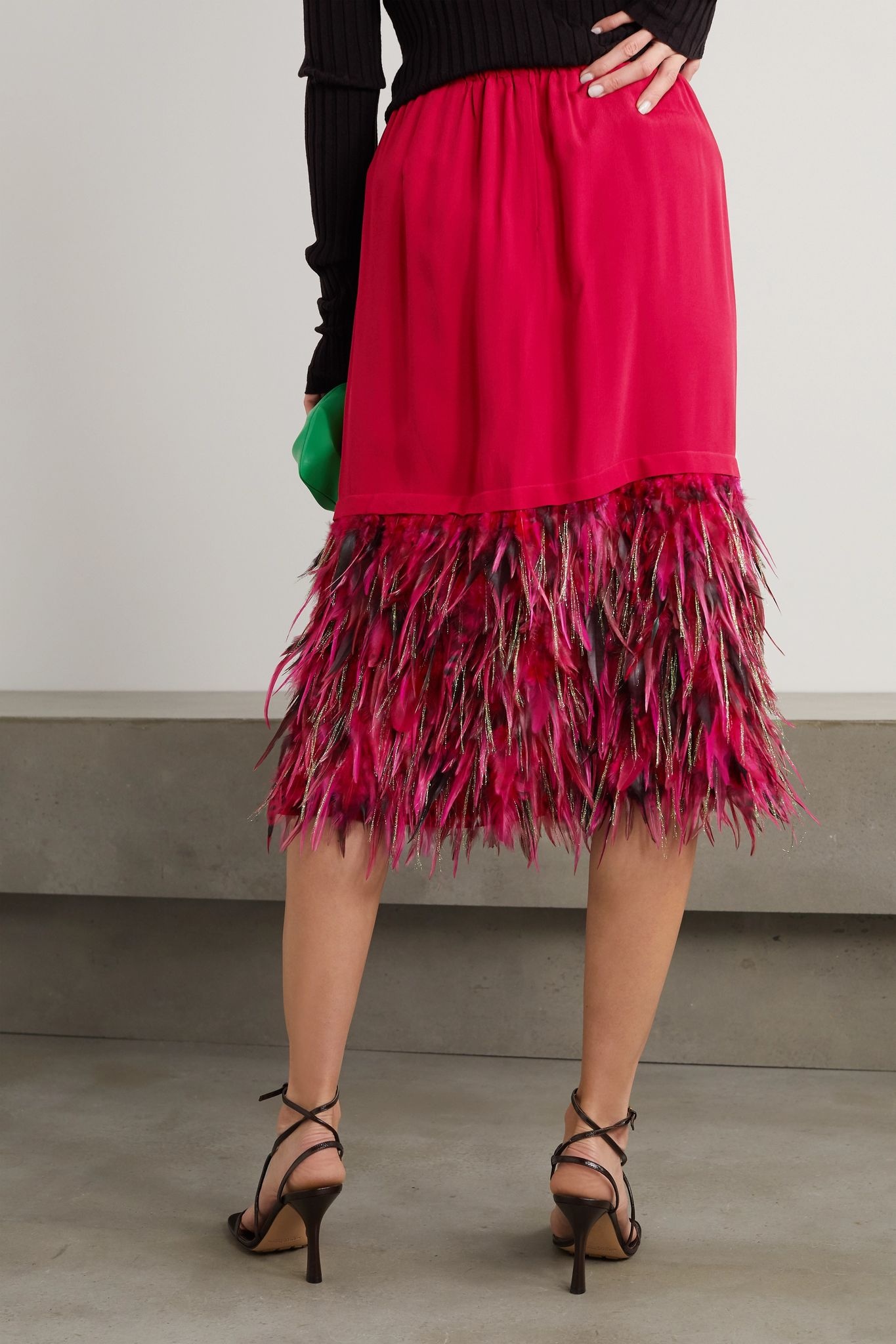 Feather-trimmed crepe skirt - 3