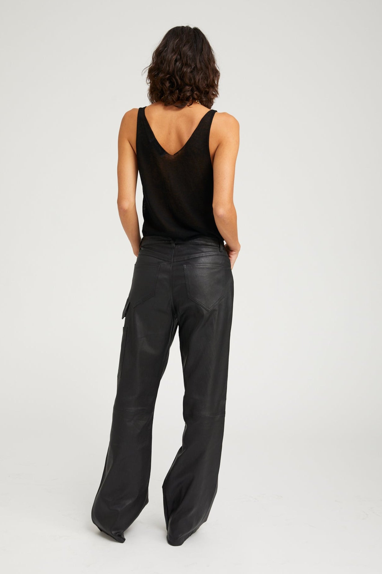 BLACK TISSUE CASHMERE V NECK TANK - 7