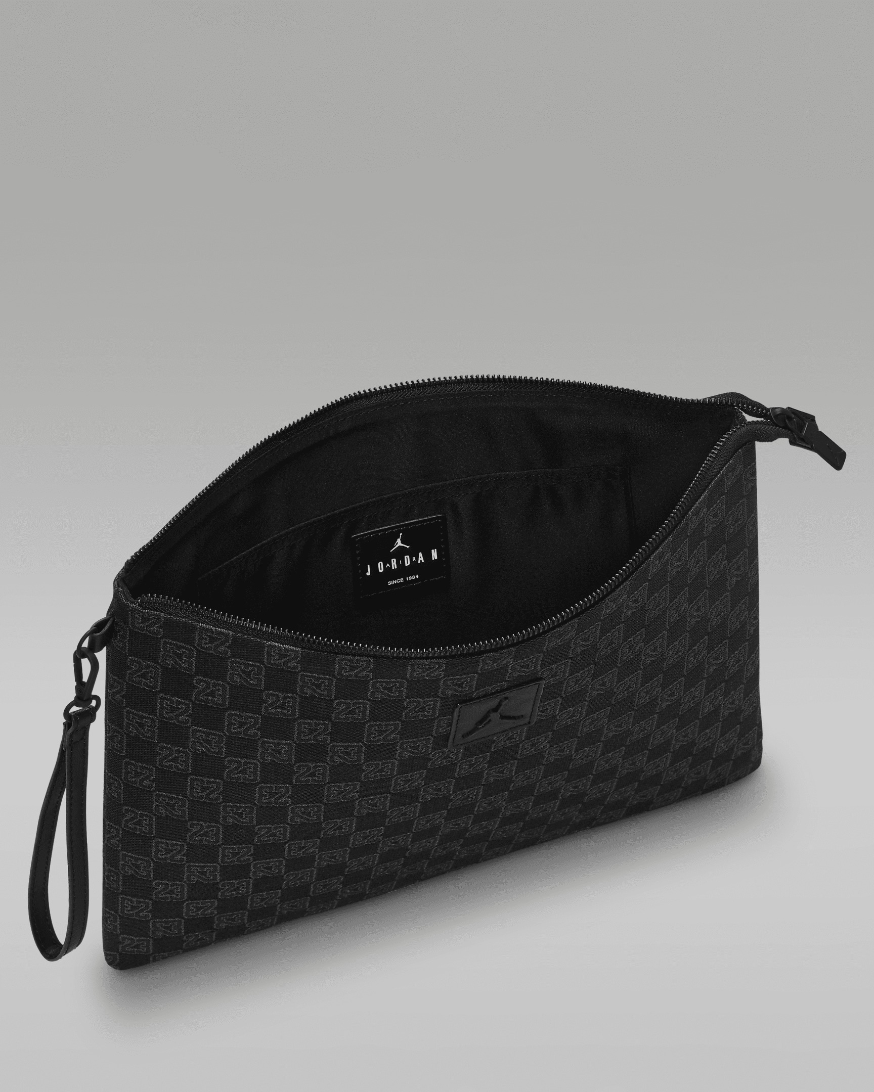 Jordan Monogram Pouch (0.98L) - 4