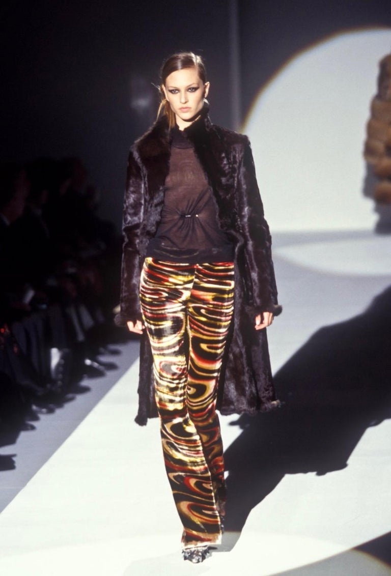 Gucci Fall 1999 Tom Ford Psychedelic Swirl Silk Velvet Ring Bucket Bag - 2