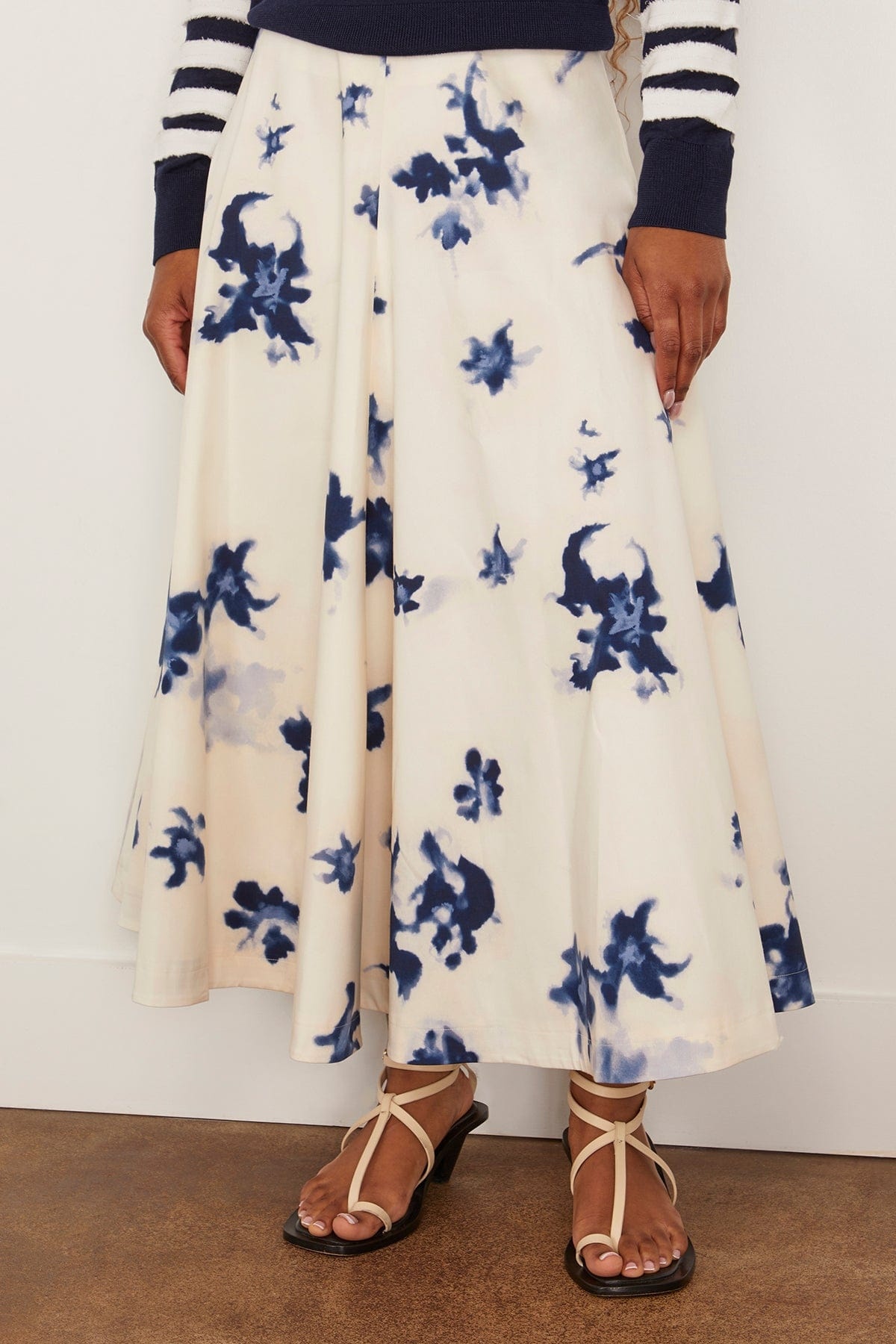 Varda Skirt in Berry Blue Flowers - 3