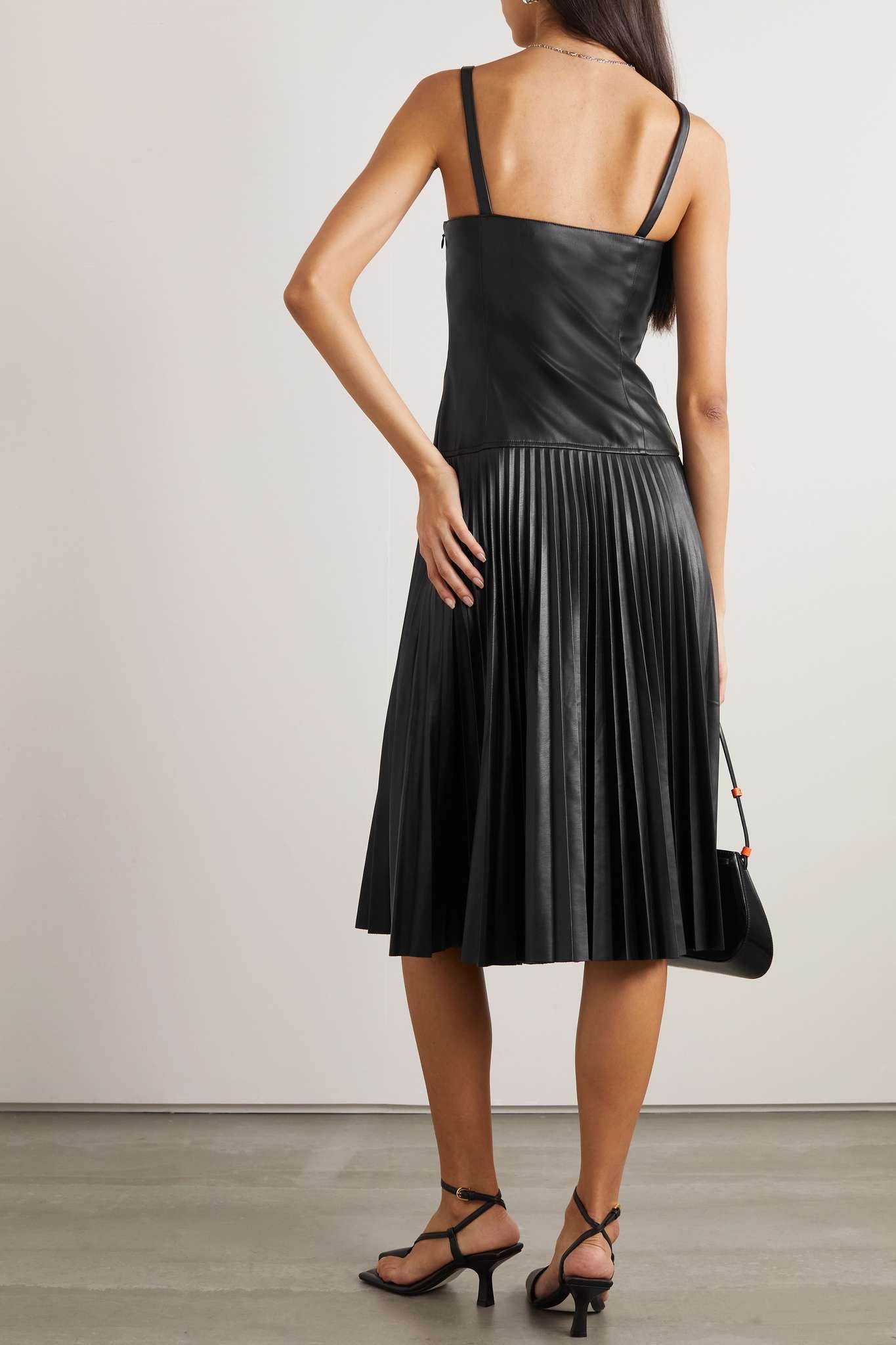 Paneled plissé-faux leather dress - 3