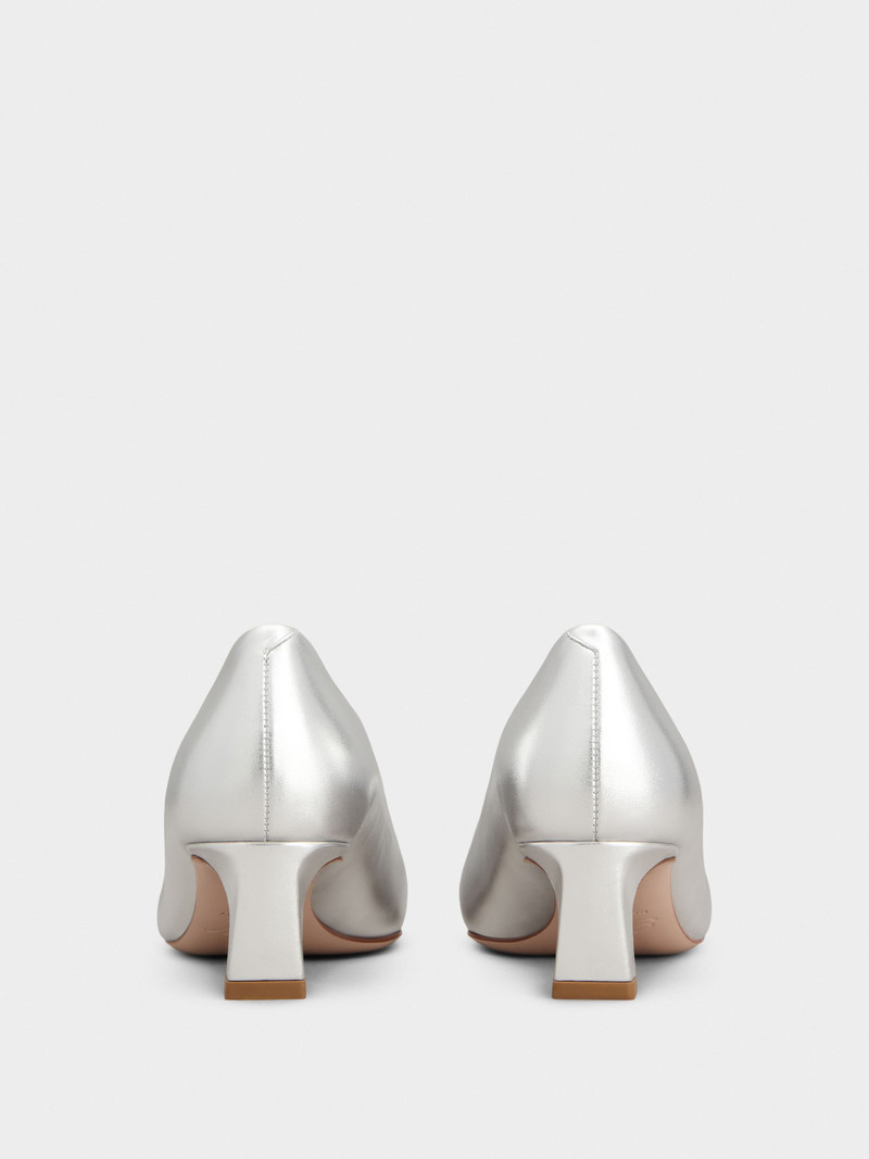Roger Vivier Trompette Pumps in leather outlook