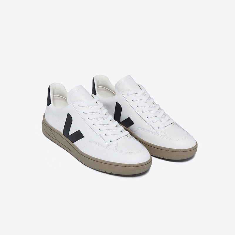 VEJA V-12 LEATHER WHITE BLACK DUNE outlook