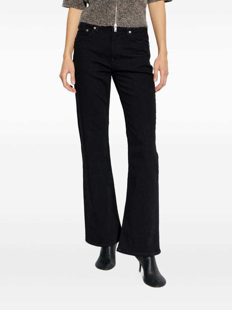 button-fastening jeans 3