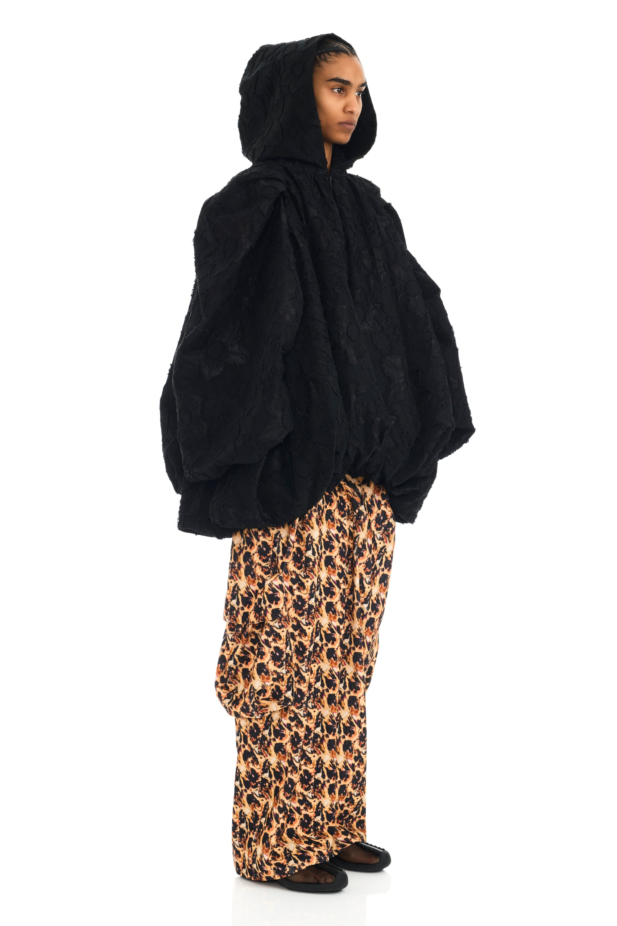 BLACK JACQUARD PILLOW COAT - 3