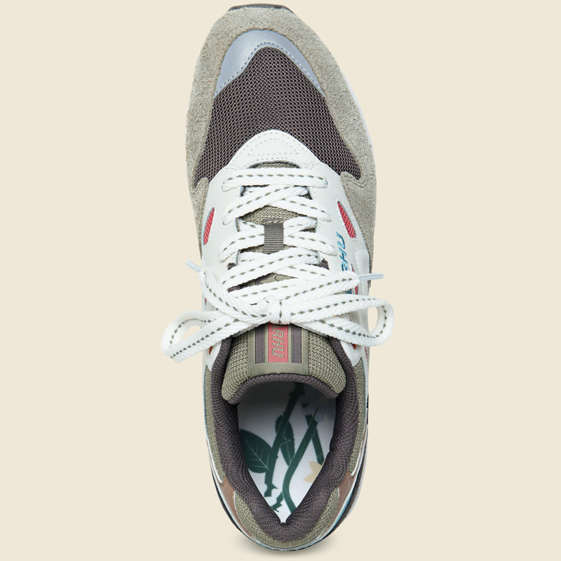 KARHU Legacy Sneaker - Dark Gull Gray/Light Mahogany outlook