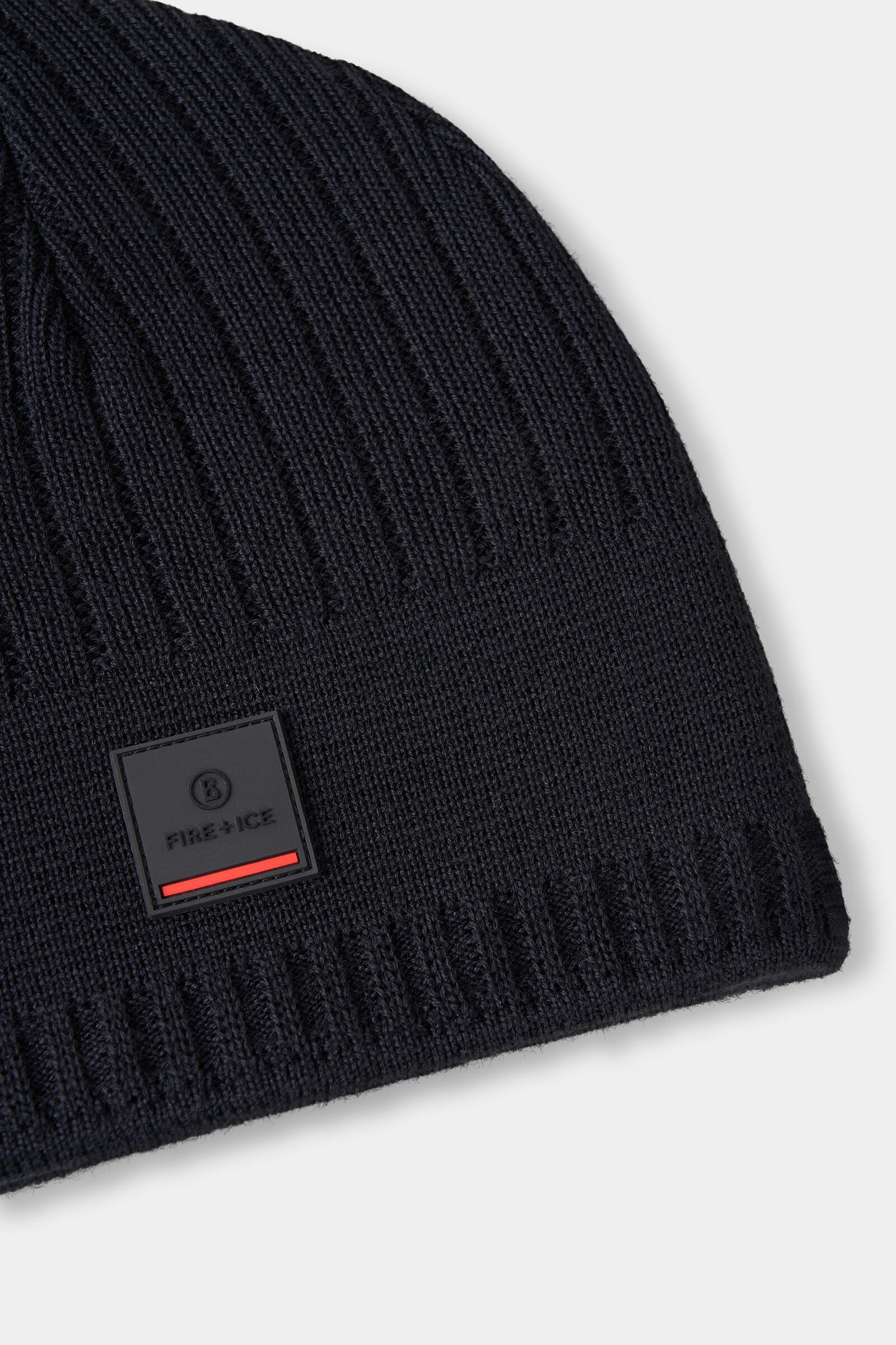 Eastan Beanie in Black - 3