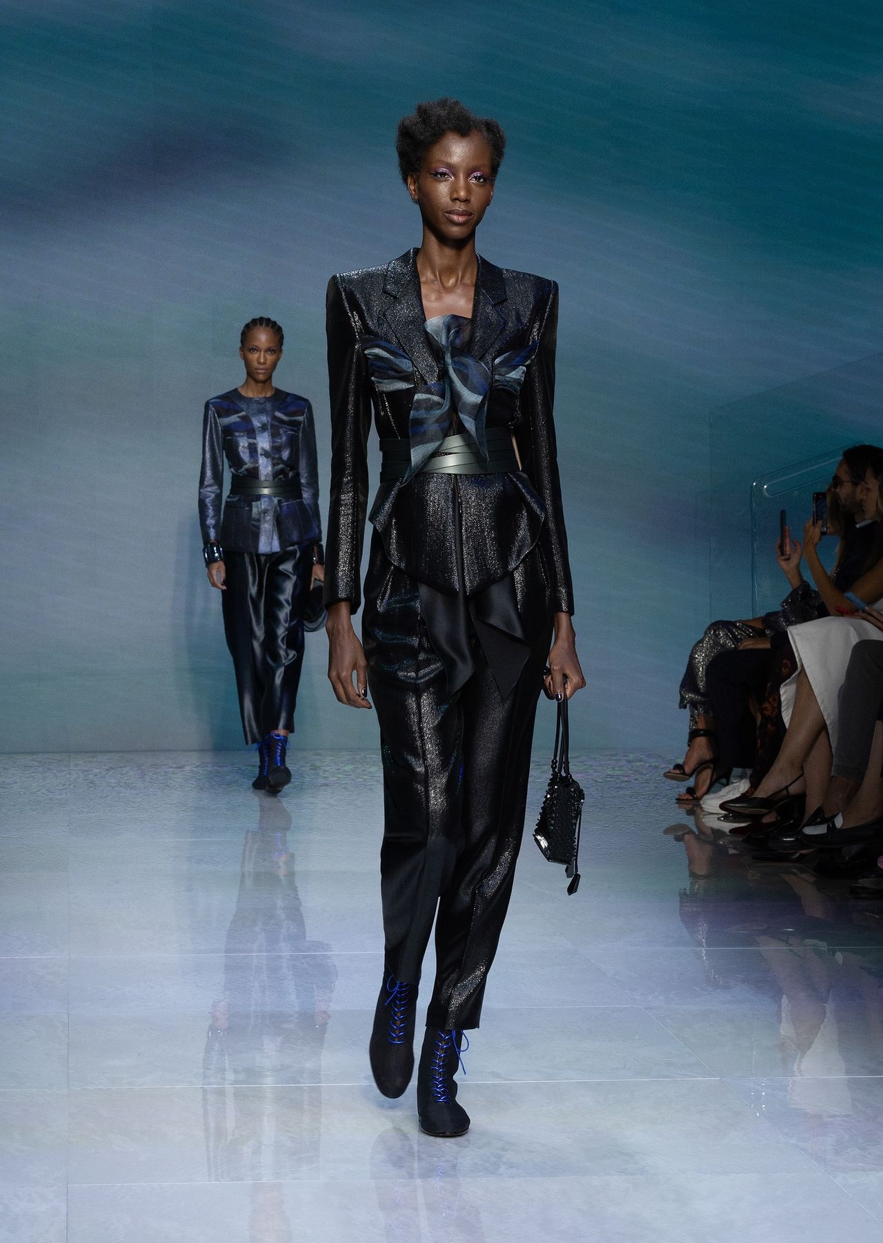 High-waisted trousers in fluid armure lurex - 7