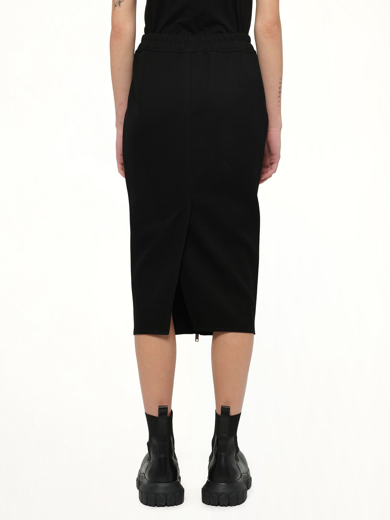 Zipped Short Pillar in Black - 5