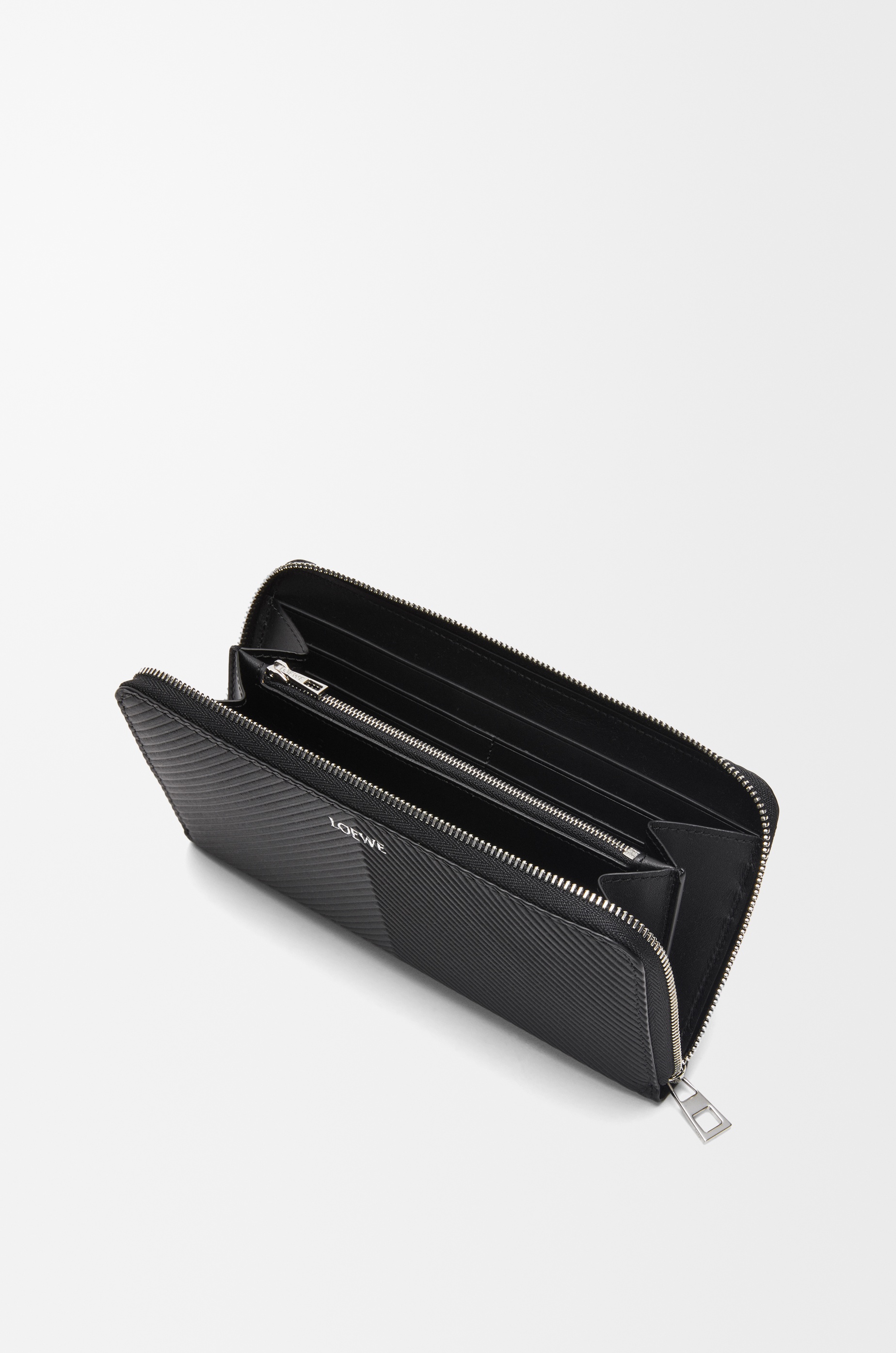 Zip around wallet in textured classic calfskin - 2