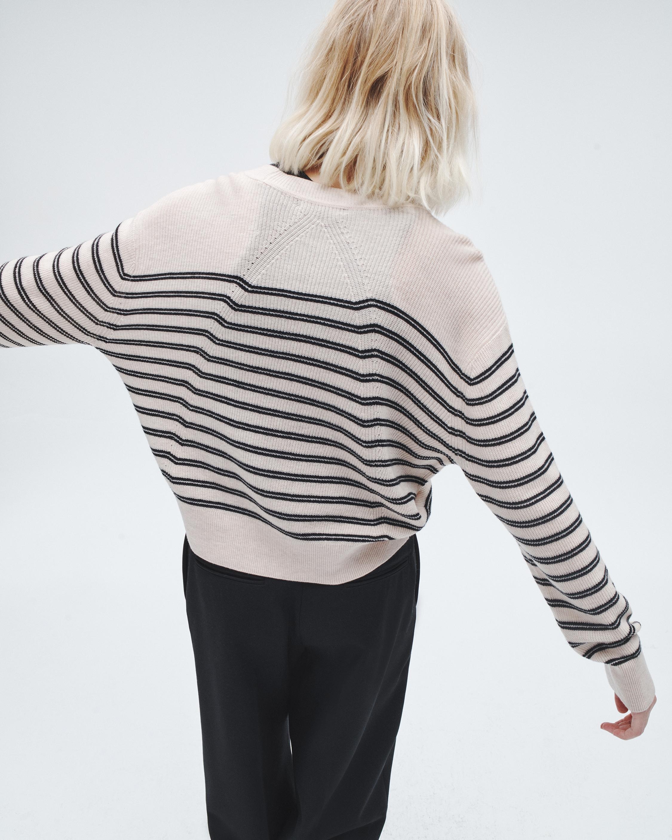 Bree Wool Crew
Relaxed Fit - 5