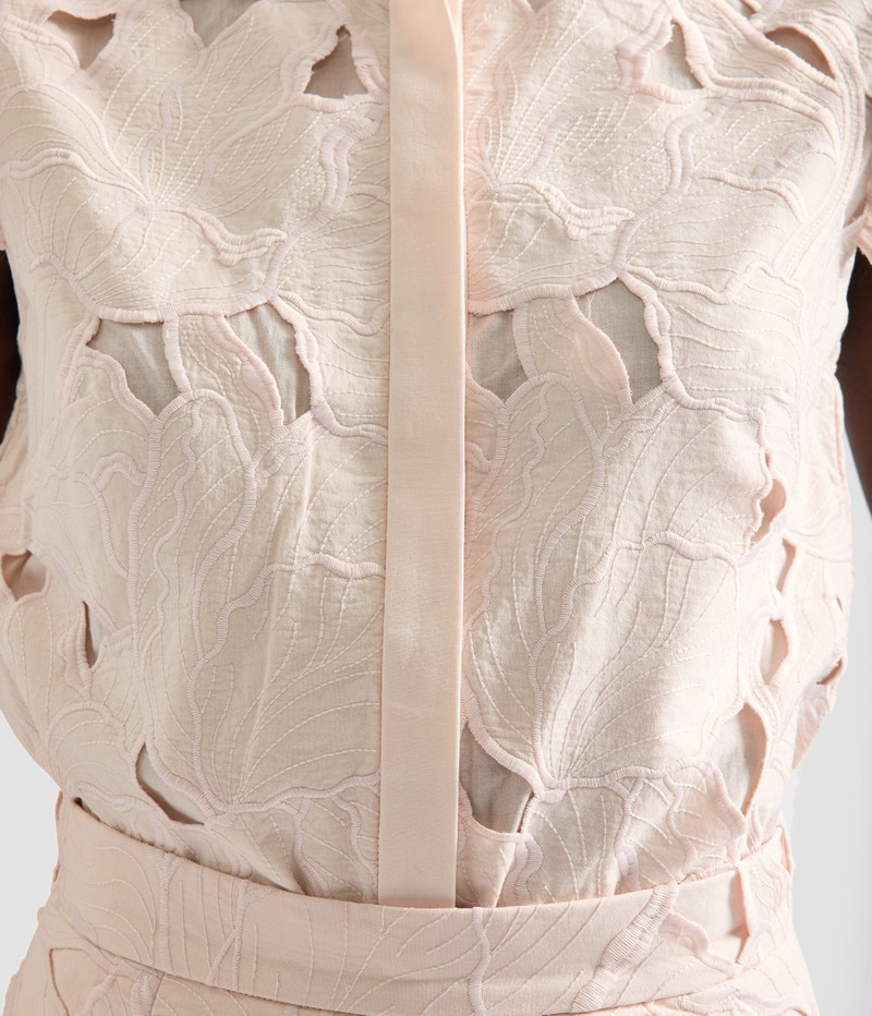 FLORAL CUTWORK SLEEVELESS SHIRT 5