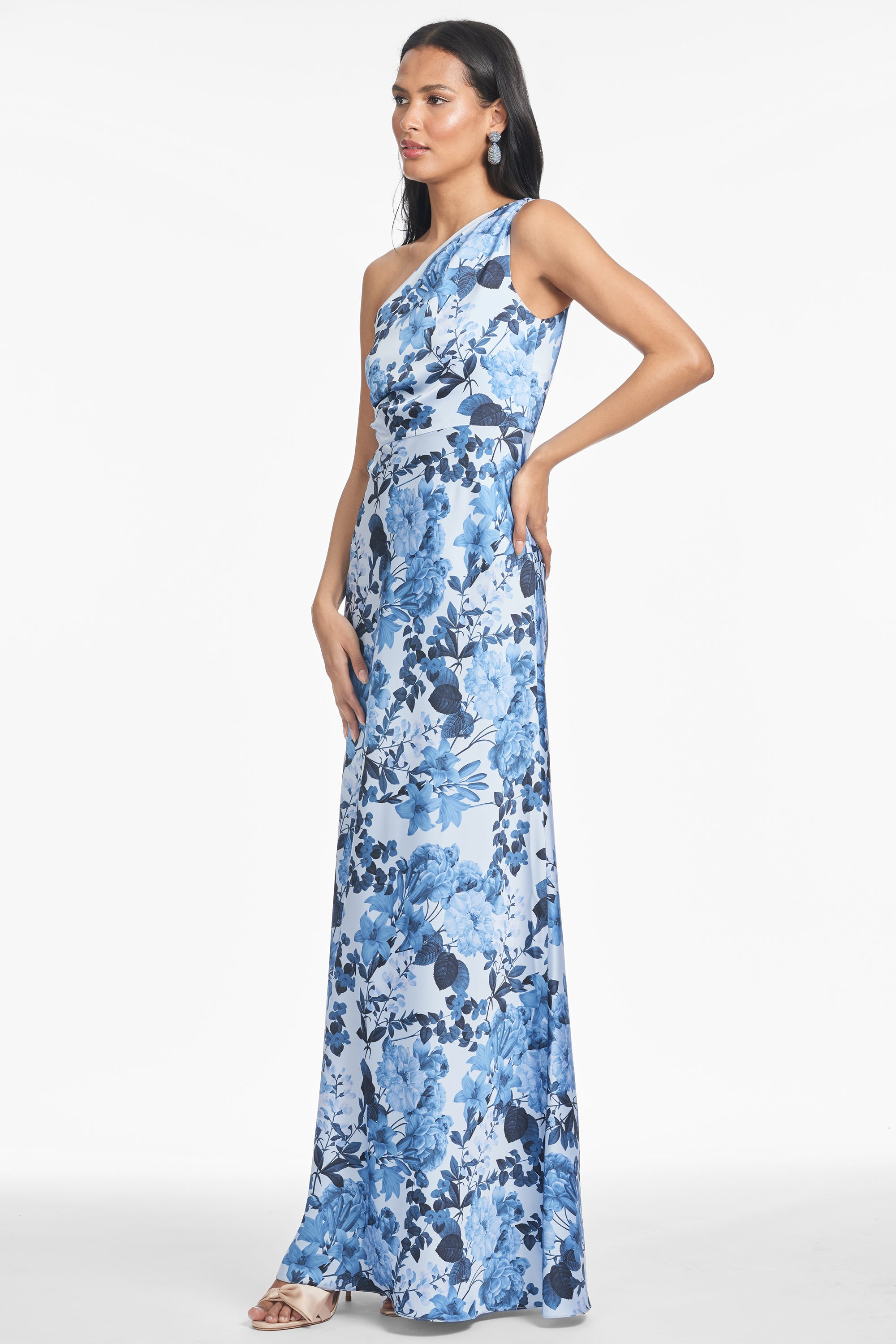 DELPHINE GOWN - CEYLON FLORIBUNDA - 2