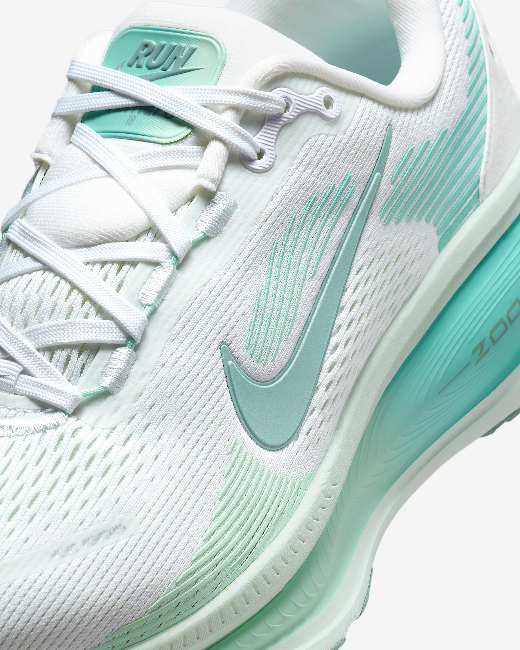 Nike Vomero 18 Women's Road Running Shoes (Extra Wide) - 7