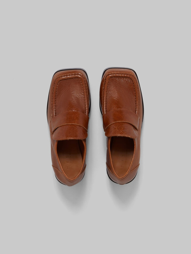 BROWN LEATHER HEELED LOAFER 4