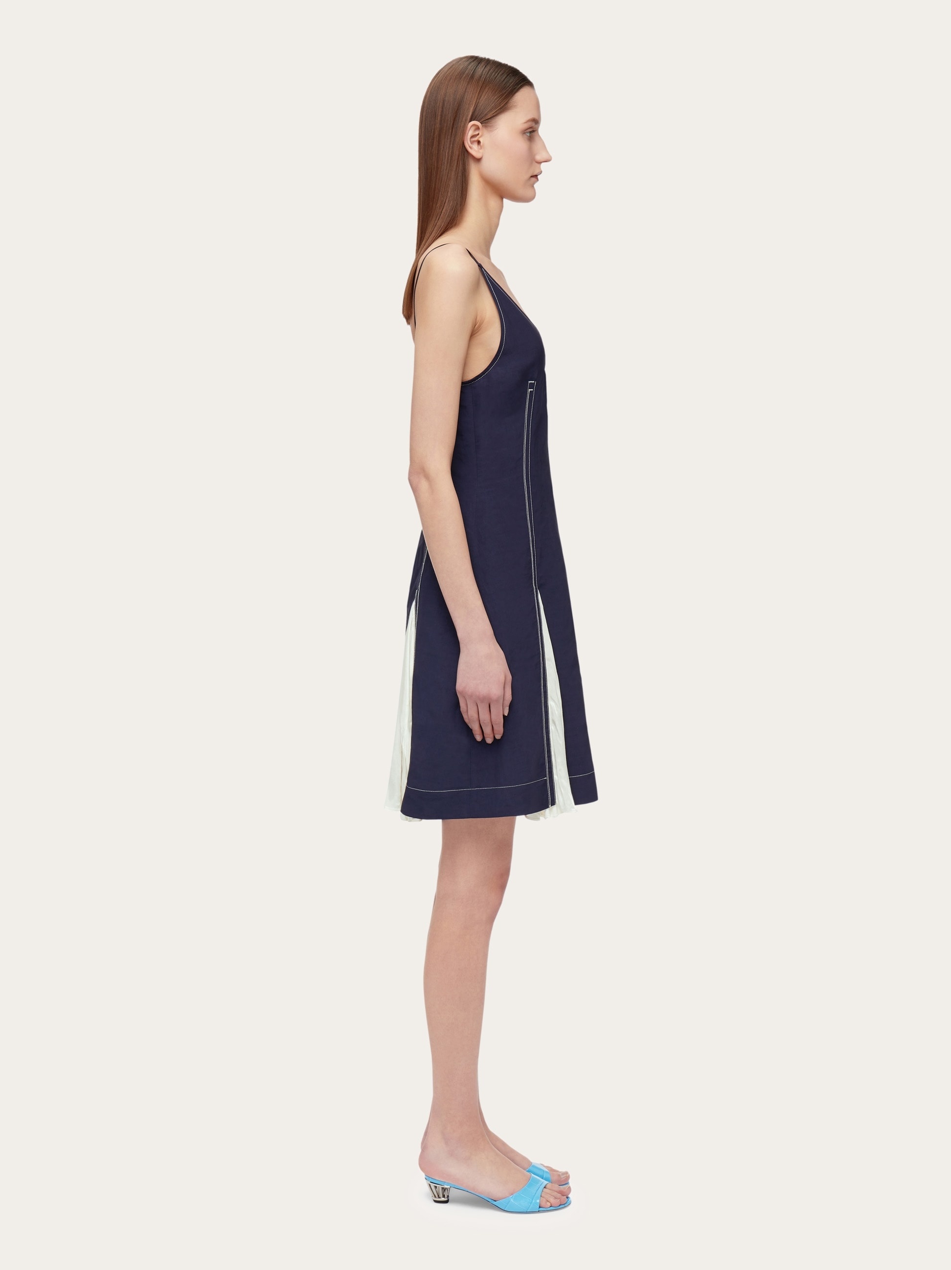 Short slip dress with inlays - 3