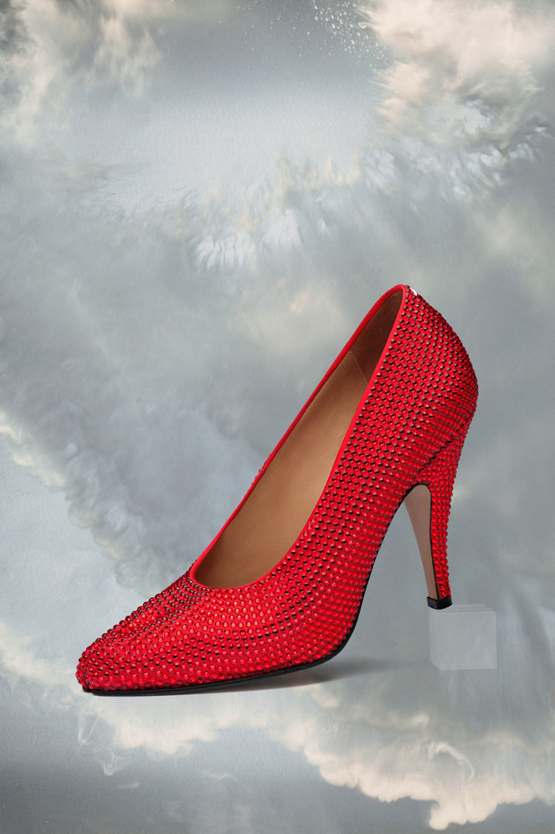 Tabi rhinestone pump 1