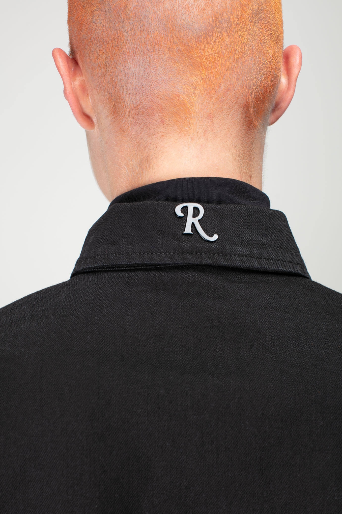Cropped Denim Shirt with R Pin in Back - 4