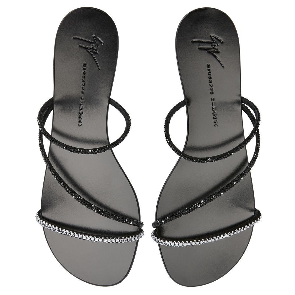 Julianne Flat - 5